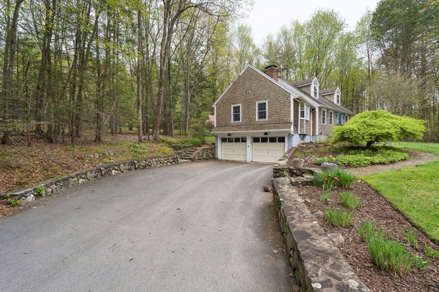 12 Hemlock Road, Kensington, NH 03833