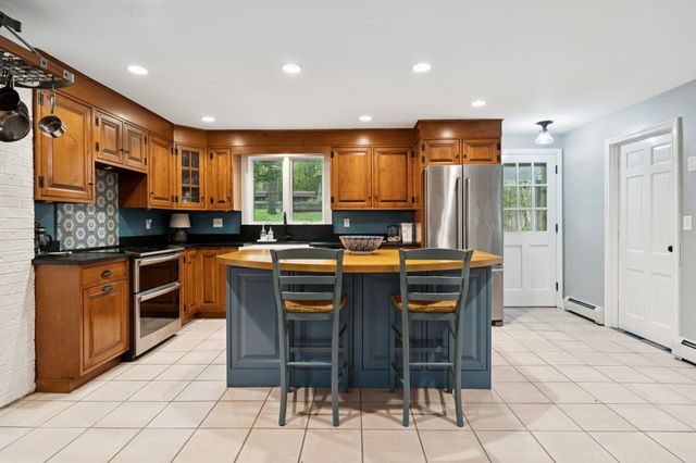 12 Hemlock Road, Kensington, NH 03833