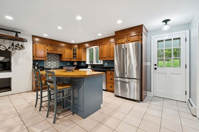 12 Hemlock Road, Kensington, NH 03833
