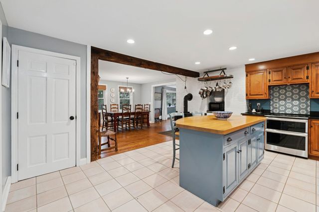 12 Hemlock Road, Kensington, NH 03833