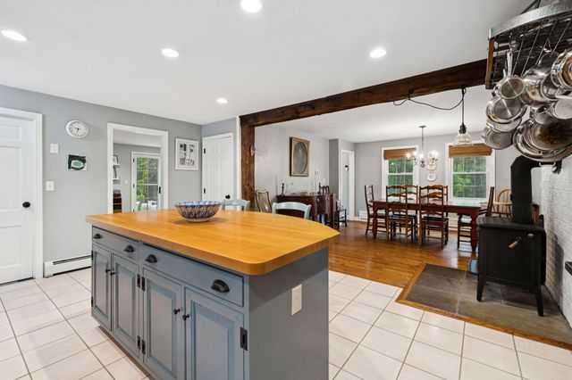 12 Hemlock Road, Kensington, NH 03833