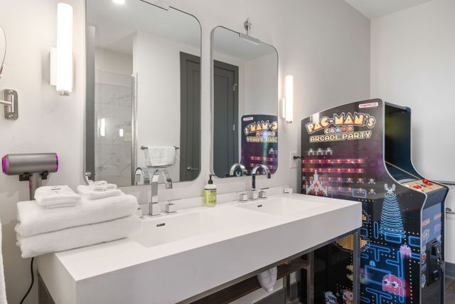 65 Lindsley Ave Apt 412, Nashville, TN 37210