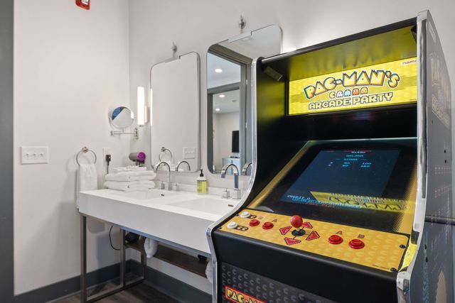 65 Lindsley Ave Apt 412, Nashville, TN 37210