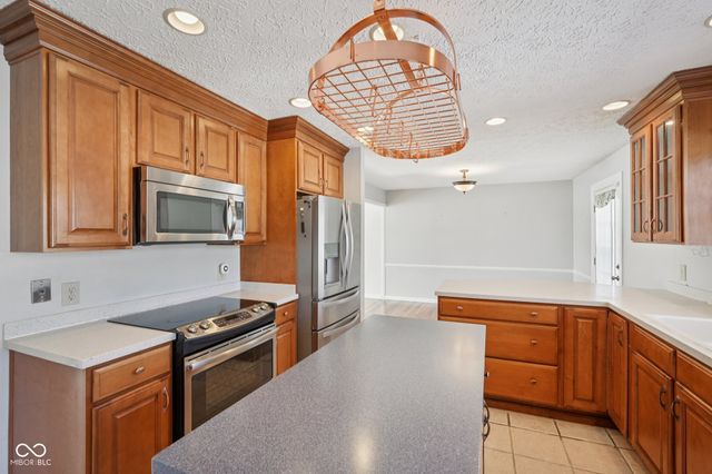 6 Greyhound Circle, Carmel, IN 46032