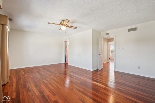 6 Greyhound Circle, Carmel, IN 46032