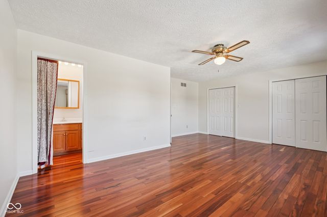 6 Greyhound Circle, Carmel, IN 46032