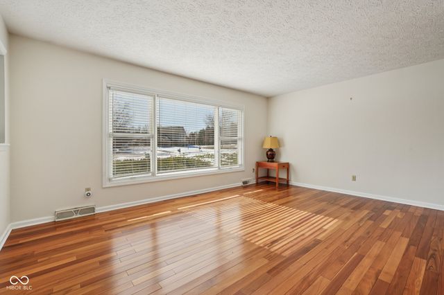 6 Greyhound Circle, Carmel, IN 46032