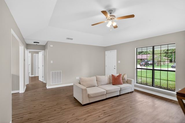 5957 Manitoba Lane, Shreveport, LA 71107