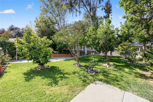 647 W Montecito, Sierra Madre, CA 91024