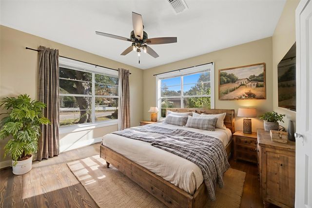 305 E Hilburn Street, Bellville, TX 77418