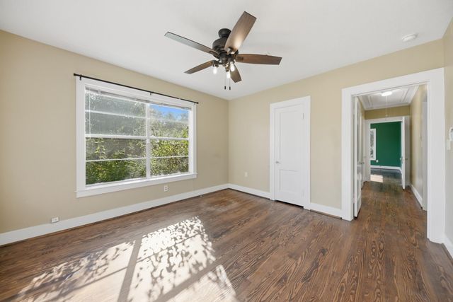 305 E Hilburn Street, Bellville, TX 77418