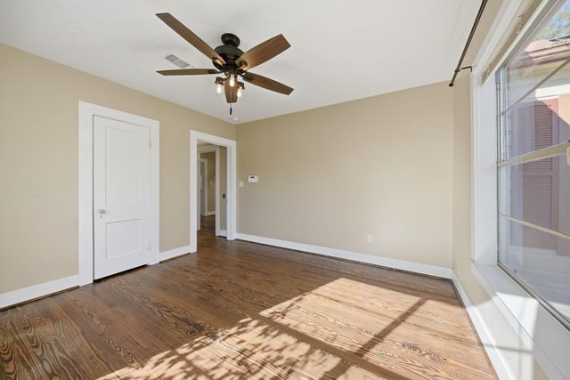 305 E Hilburn Street, Bellville, TX 77418