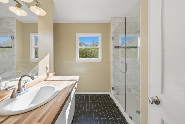 305 E Hilburn Street, Bellville, TX 77418