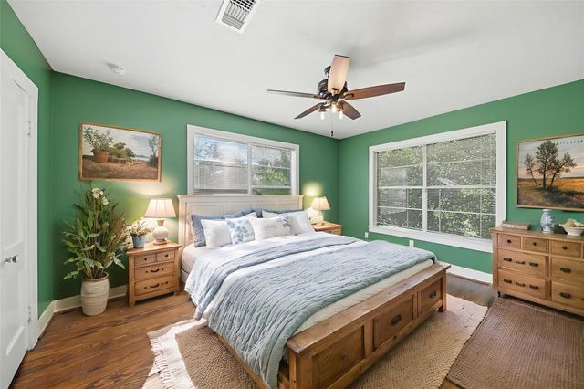 305 E Hilburn Street, Bellville, TX 77418