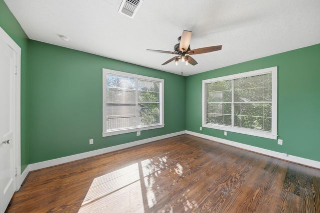 305 E Hilburn Street, Bellville, TX 77418