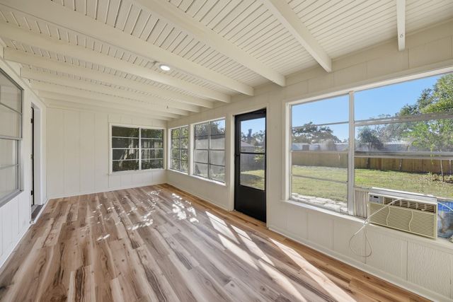 305 E Hilburn Street, Bellville, TX 77418