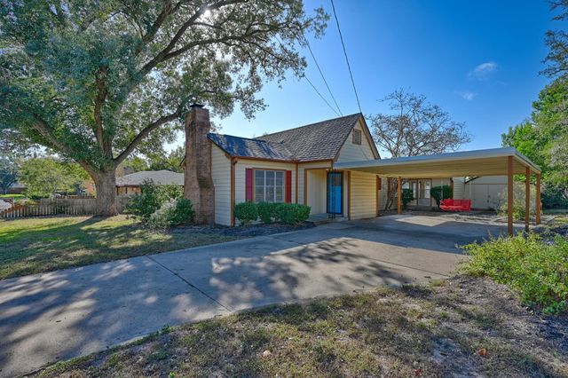 305 E Hilburn Street, Bellville, TX 77418