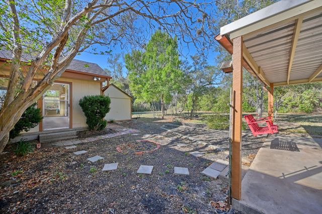 305 E Hilburn Street, Bellville, TX 77418