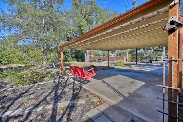 305 E Hilburn Street, Bellville, TX 77418