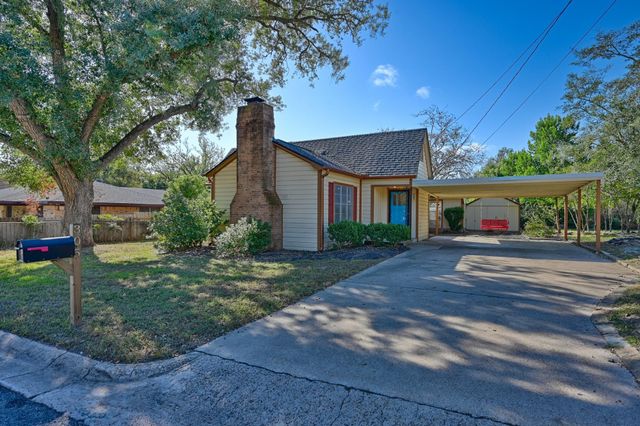 305 E Hilburn Street, Bellville, TX 77418