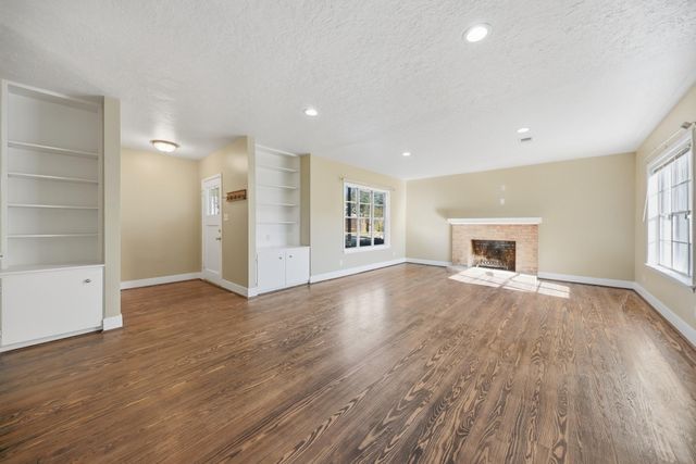 305 E Hilburn Street, Bellville, TX 77418