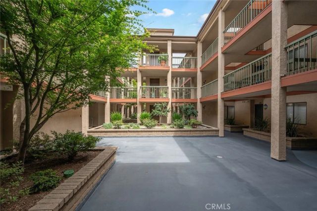 2514 E Willow Street 105, Signal Hill, CA 90755