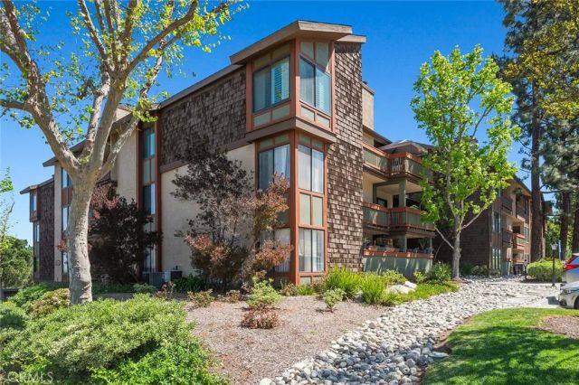 2514 E Willow Street 105, Signal Hill, CA 90755