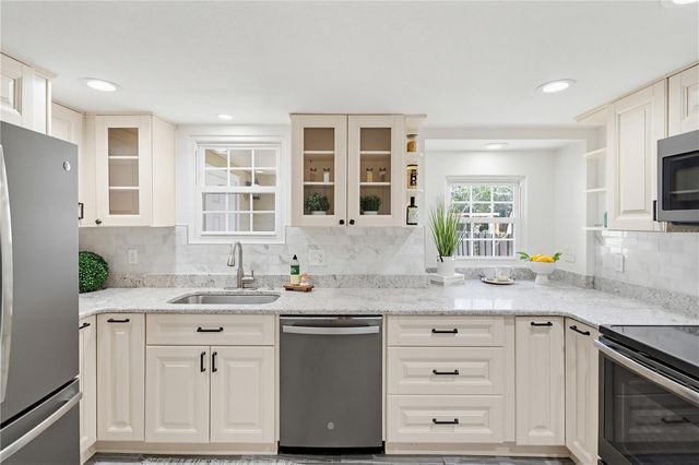 112 S HIMES AVENUE, Tampa, FL 33609