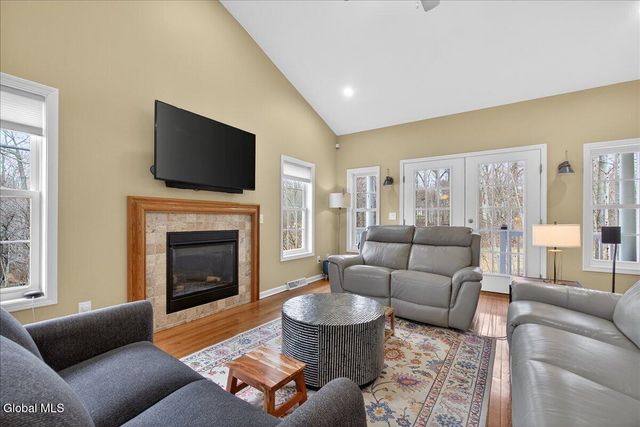 29 Jordan Point Drive, North Greenbush, NY 12180