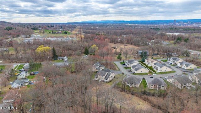 29 Jordan Point Drive, North Greenbush, NY 12180