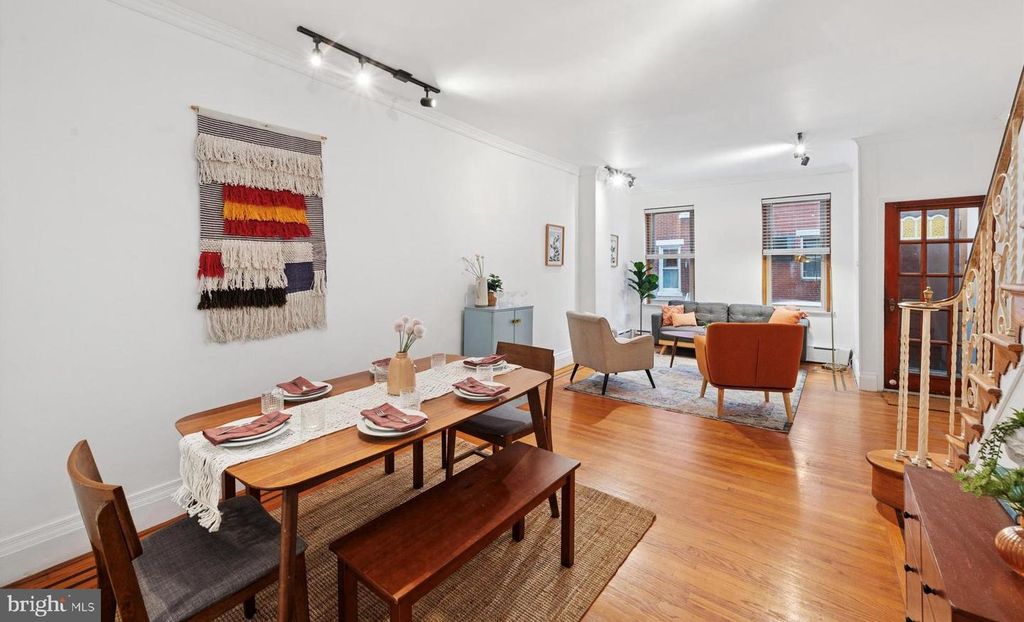 Image 2 of property listing at 938 DALY ST, Philadelphia, PA 19148