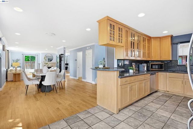 20061 Santa Maria Ave, Castro Valley, CA 94546