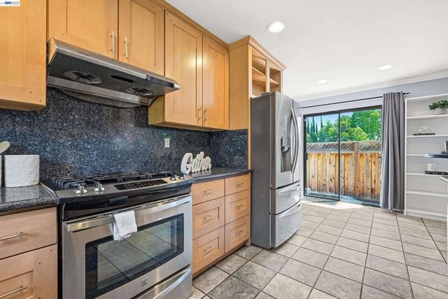 20061 Santa Maria Ave, Castro Valley, CA 94546