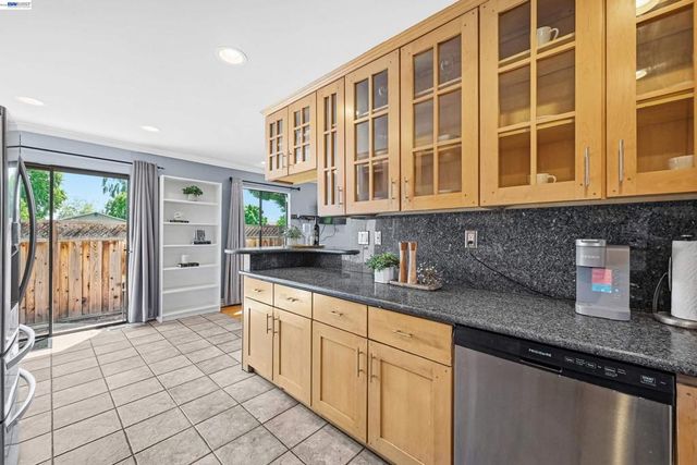 20061 Santa Maria Ave, Castro Valley, CA 94546