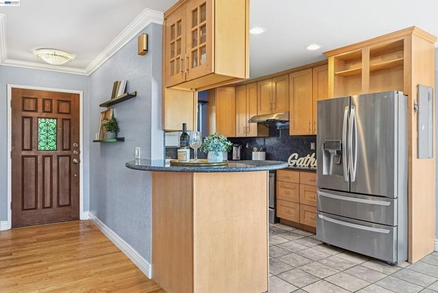 20061 Santa Maria Ave, Castro Valley, CA 94546
