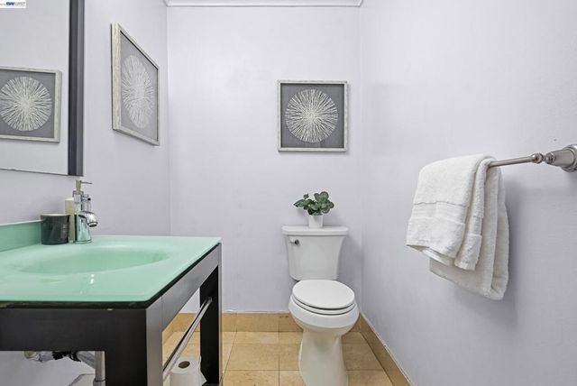 20061 Santa Maria Ave, Castro Valley, CA 94546