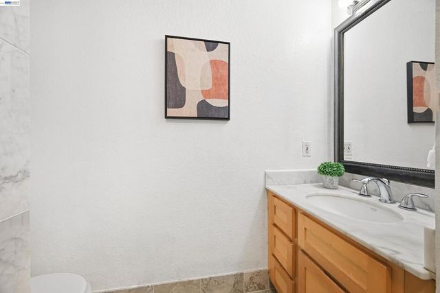 20061 Santa Maria Ave, Castro Valley, CA 94546
