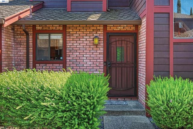 20061 Santa Maria Ave, Castro Valley, CA 94546