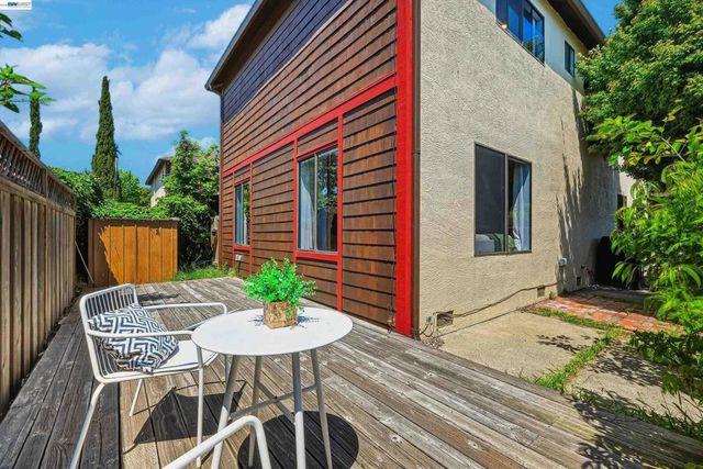 20061 Santa Maria Ave, Castro Valley, CA 94546