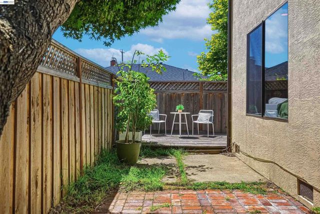 20061 Santa Maria Ave, Castro Valley, CA 94546