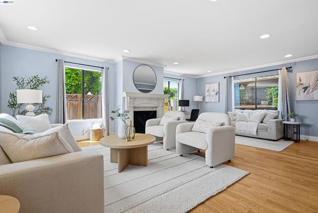 20061 Santa Maria Ave, Castro Valley, CA 94546