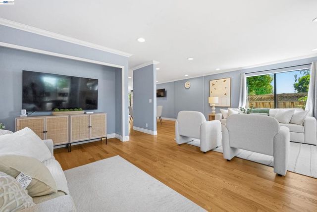 20061 Santa Maria Ave, Castro Valley, CA 94546