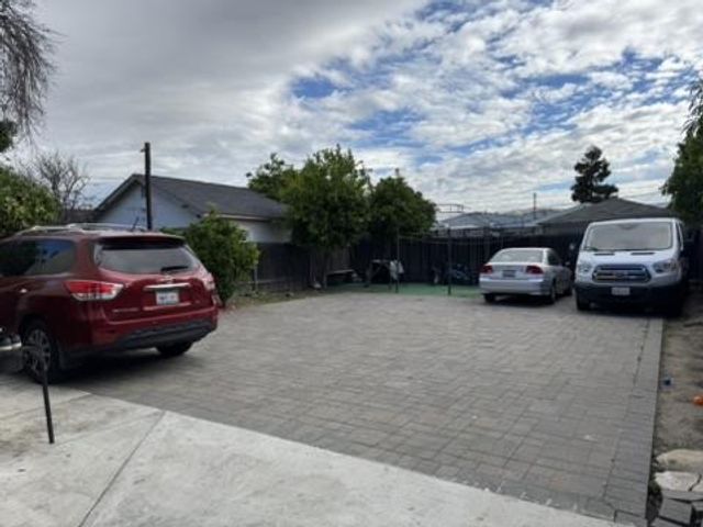130 N 26th Street, San Jose, CA 95116