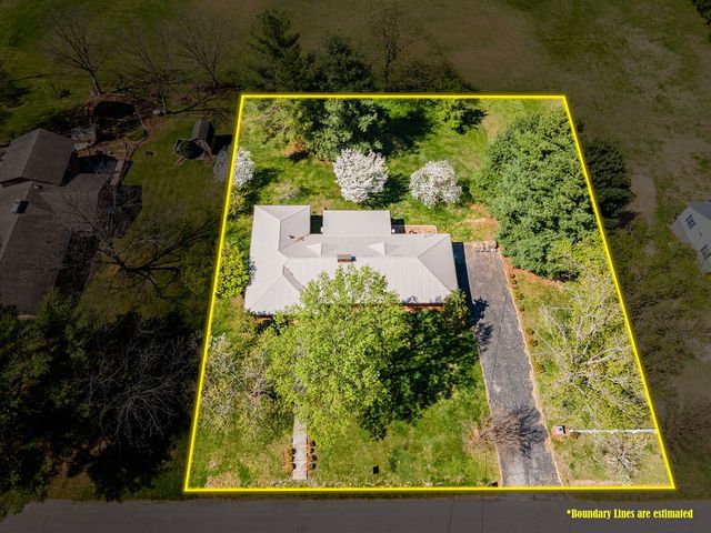 401 E Petty Ln, Winchester, TN 37398