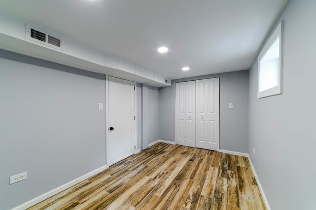 6937 W Summerdale Avenue, Chicago, IL 60656