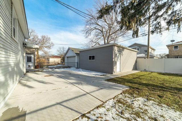 6937 W Summerdale Avenue, Chicago, IL 60656