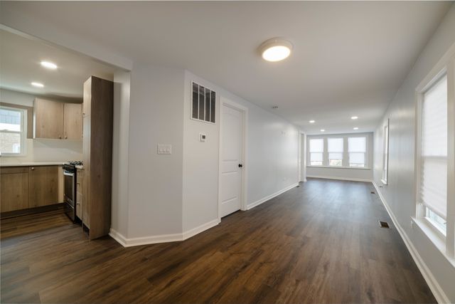 6937 W Summerdale Avenue, Chicago, IL 60656