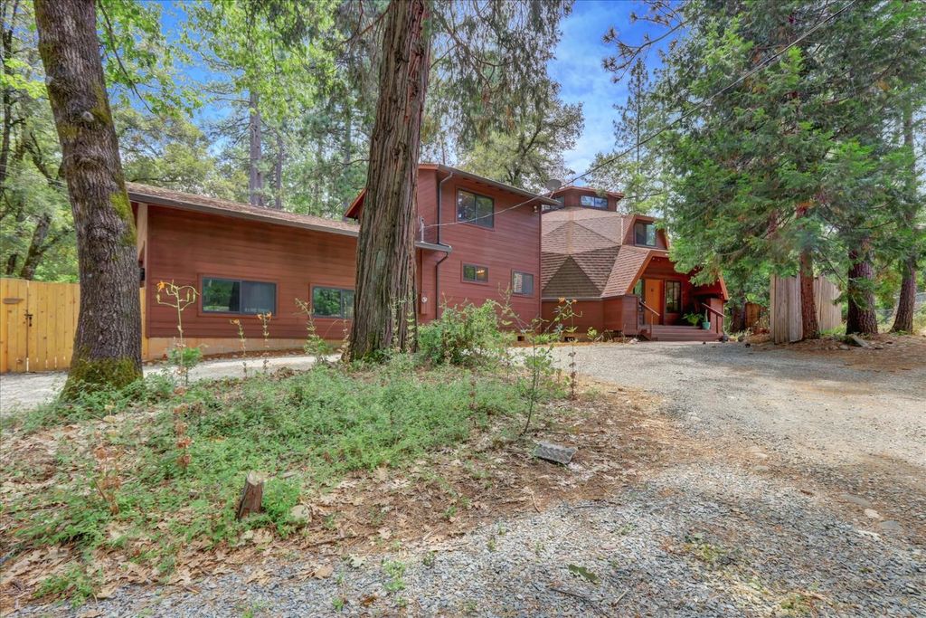 21580 Rambling Rd, Grass Valley, CA 95945