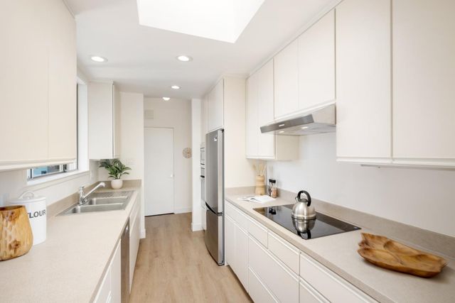 290 W Charleston Road, Palo Alto, CA 94306