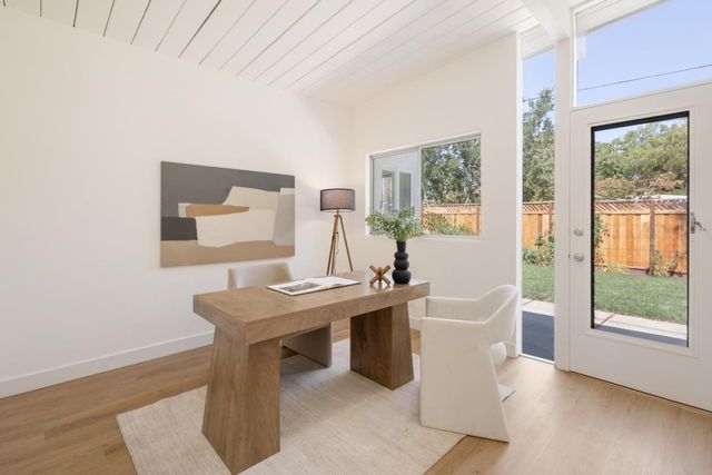 290 W Charleston Road, Palo Alto, CA 94306